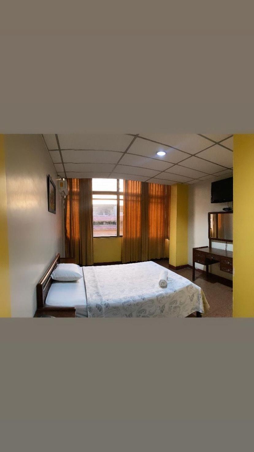 Hotel Andes Inn グアヤキル エクステリア 写真