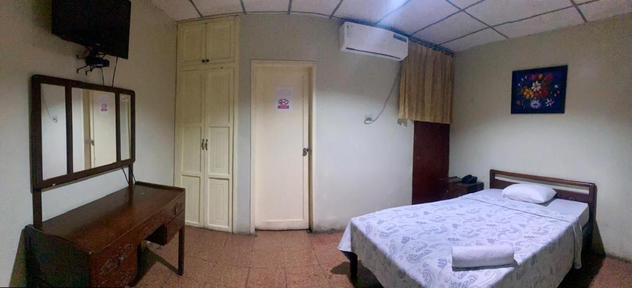 Hotel Andes Inn グアヤキル エクステリア 写真